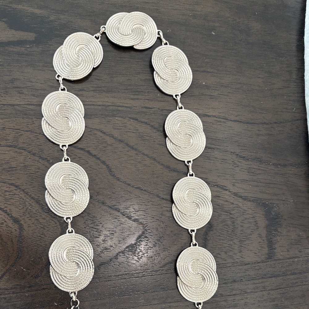 Chic Silver Swirl Belt